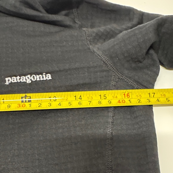 Patagonia Black Fleece Quarter-Zip XS 17” pit-to-pit 22” long. Fall Winter - Picture 9 of 11